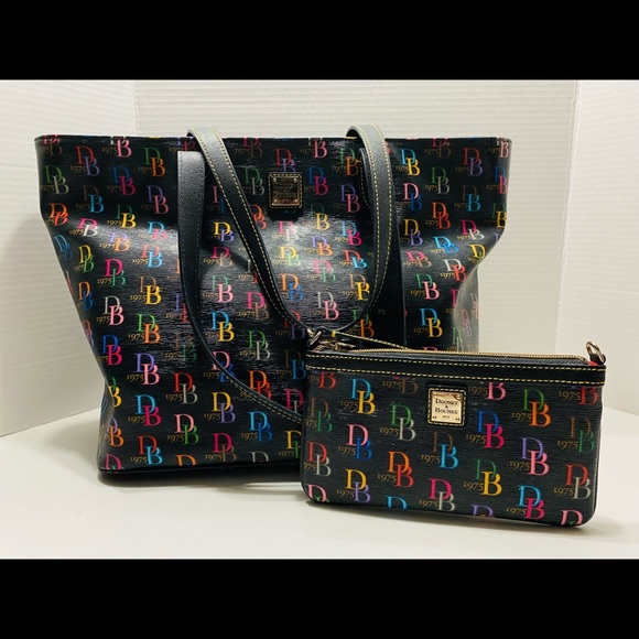 DOONEY & BOURKE BLACK LOGO TOTE BAG WITH ZIPPER MATCHING COIN PURSE WRISTLET - Picture 7 of 11